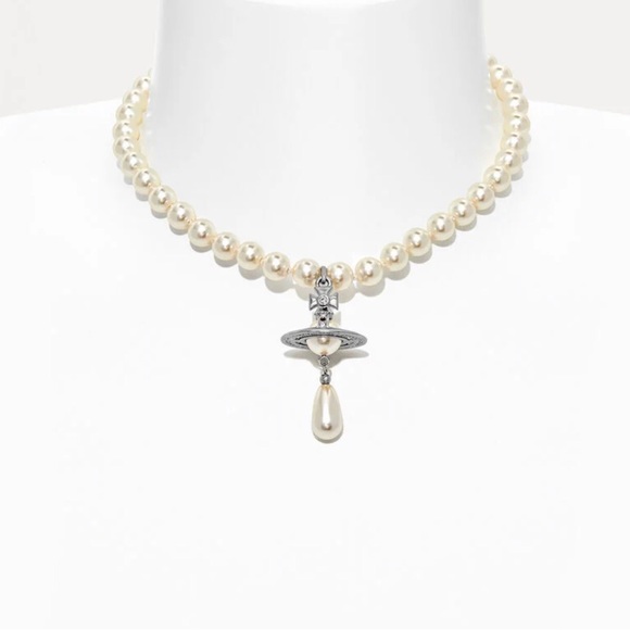 Vivienne Westwood one row pearl drop choker